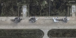 Κατεστραμμένα ρωσικά πολεμικά αεροσκάφη μετά την επίθεση των ουκρανικών drones την 1η Ιουνίου