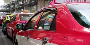 Ροζ ταξί σε χώρα του εξωτερικού 