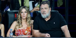 O Ράσελ Κρόου με την αρραβωνιαστικιά του σε παλαιότερη εμφάνισή τους 