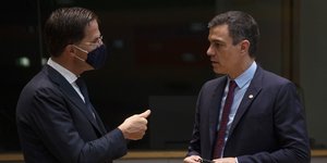 Μαρκ Ρούτε και Πέδρο Σάντσεθ συζητούν