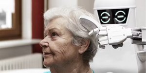 Τα ρομπότ μπορούν να προσφέρουν μια μορφή συντροφιάς στους ηλικιωμένους / SHUTTERSTOCK