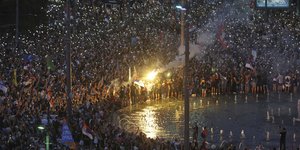 Χιλιάδες διαδηλωτές στη Σερβία