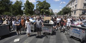 Διαδηλωτές στην Σερβία έχουν στήσει οδοφράγματα
