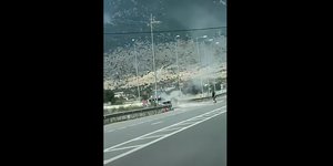 Από τη φωτιά που ξέσπασε στο αυτοκίνητο κοντά στα διόδια στα Σιάτιστα