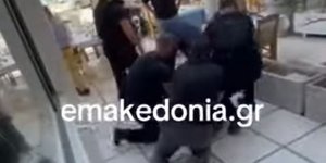 Η στιγμή που οι αστυνομικοί ακινητοποίησαν τον δράστη στη Θεσσαλονίκη