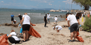 Πάνω από 250 κιλά απορριμμάτων μαζεύτηκαν από τον βυθό και την παραλία Βούλας