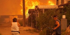 Πύρινη κόλαση στη Σμύρνη