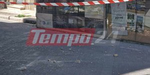 Εικόνα από τους πεσμένους σοβάδες στην Πάτρα