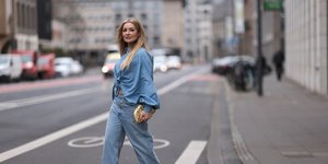 γυναίκα με τζιν