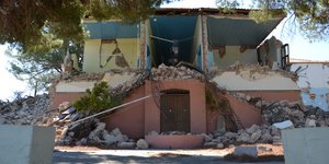 To σεισμόπληκτο δημοτικό σχολείο Βρίσας