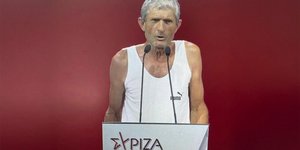 Συνέδριο ΣΥΡΙΖΑ: Εμεινε με το φανελάκι λόγω έλλειψης κλιματιστικών