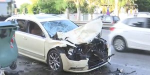 Ταξί έπεσε πάνω σε απορριματοφόρο