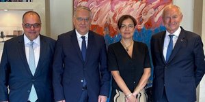 Ο Τάκης Θεοδωρικάκος με αντιπροσωπεία του γαλλικού επιχειρηματικού δικτύου MEDEF με επικεφαλής τον πρόεδρο του Δ.Σ. της L'Oréal, Jean-Paul Agon και τηναντιπρόεδρο του Δ.Σ. του ΣΕΒ, Ράνια Αικατερινάρη