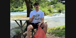 TikToker παπούτσια δωρεές