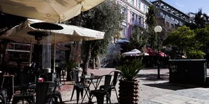 Παρέμβαση για την ανεξέλεγκτη τοποθέτηση τραπεζοκαθισμάτων από καταστήματα υγειονομικού ενδιαφέροντος