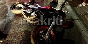 Μοτοσυκλέτα στο σημείο του τροχαίου