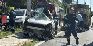 Το αυτοκίνητο της άτυχης οδηγού που καρφώθηκε σε κολώνα
