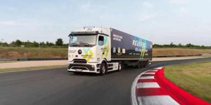 Tο πιο περίεργο παγκόσμιο ρεκόρ με φορτηγό 