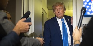 Ο Ντόναλντ Τραμπ στο Air Force 1