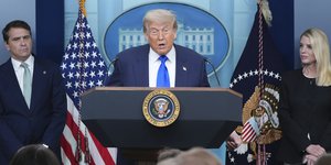 Ο Ντόναλντ Τραμπ κάνει δηλώσεις στα ΜΜΕ