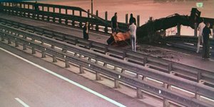 Η Ουκρανία πραγματοποίησε υποβρύχιο χτύπημα στη γέφυρα της Κριμαίας