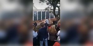 Η στιγμή που ο 15χρονος πυροβολεί τον υποψήφιο πρόεδρο της Κολομβίας