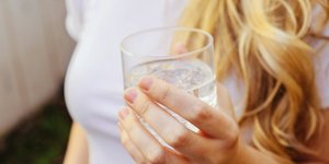 Πίνεις αρκετό νερό; Τα έξι σημάδια που δείχνουν ότι ο οργανισμός σου έχει αφυδατωθεί