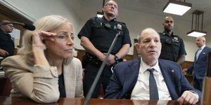 Ένοχος κρίθηκε για σεξουαλική επίθεση ο Χάρβεϊ Γουάινστιν