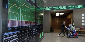 Πίνακας με δείκτες στο χρηματιστήριο Αθηνών