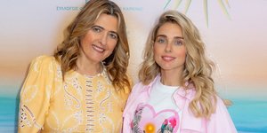 Η Πρόεδρος του Σωματείου «ΕΛΠΙΔΑ» κυρία Χριστιάννα Β. Βαρδινογιάννη και η κυρία Μαριάννα Λαιμού, επικεφαλής του ELPIDA Youth 