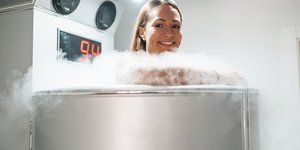 Οι θάλαμοι κρυοθεραπείας έχουν γίνει πολύ δημοφιλείς τα τελευταία χρόνια / SHUTTERSTOCK