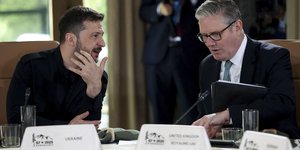 Ο Βολοντίμιρ Ζελένσκι με τον Κιρ Στάρμερ