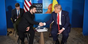 Τετ α τετ 50 λεπτών Ζελένσκι-Τραμπ στο ΝΑΤΟ για κατάπαυση πυρός στον πόλεμο Ουκρανίας-Ρωσίας