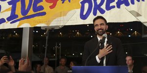 Ο Ζόραν Μαμντάνι σε ομιλία του