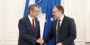 Ο πρωθυπουργός Κυριάκος Μητσοτάκης με τον Ευρωπαίο Επίτροπο Ενέργειας και Στέγασης Dan Jørgensen