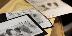 Η η γενετική γενεαλογία έχει αναδειχθεί τα τελευταία χρόνια σε ένα εξαιρετικά ισχυρό εργαλείο για την εξιχνίαση εγκλημάτων και τον εντοπισμό καταζητούμενων εγκληματιών, όπως οι serial killers / SHUTTERSTOCK