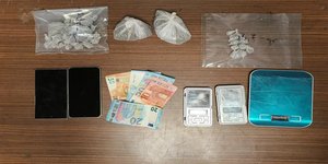 Ναρκωτικά, ζυγαριές και χρήματα
