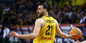 Ο Όμηρος Νετζήπογλου