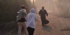 Φωτιά στις Αφίδνες, κάτοικοι εκκενώνουν την περιοχή