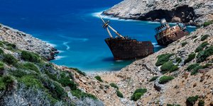 Η Αμοργός, εκεί που γυρίστηκε το «Απέραντο Γαλάζιο» (1988) / WIKIPEDIA