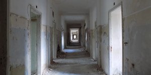 Το σανατόριο της Πάρνηθας είναι πλέον ρημαγμένο, αλλά η βαριά ατμόσφαιρα παραμένει / WIKIPEDIA