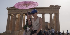 Τουρίστες στην Ακρόπολη