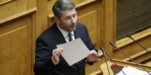 Ο Νίκος Ανδρουλάκης στο βήμα της Ολομέλειας