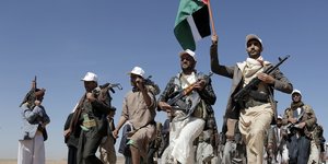 Ο ηγέτης των Χούθι δηλώνει ότι η οργάνωση θα συνεχίσει να στοχεύει πλοία που σχετίζονται με το Ισραήλ	