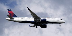  Επιβατικό αεροσκάφος απέφυγε για λίγο μια σύγκρουση με ένα βομβαρδιστικό Β-52	