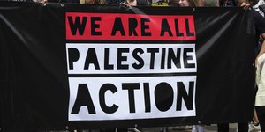  Τουλάχιστον 100 συλλήψεις σε διαδηλώσεις υπέρ της απαγορευμένης οργάνωσης Palestine Action	