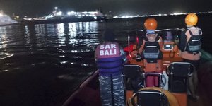 Έξι νεκροί και 30 αγνοούμενοι από τη βύθιση φεριμπότ στο Μπαλί
