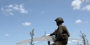 Η Μόσχα ανακοίνωσε πως κατέρριψε 73 ουκρανικά μη επανδρωμένα αεροσκάφη