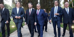 Οι πολιτικοί αρχηγοί με τον Πρόεδρο της Δημοκρατίας