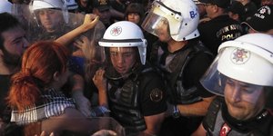 Σαράντα δύο συλλήψεις κατά τη χθεσινή μαζική διαδήλωση διαμαρτυρίας